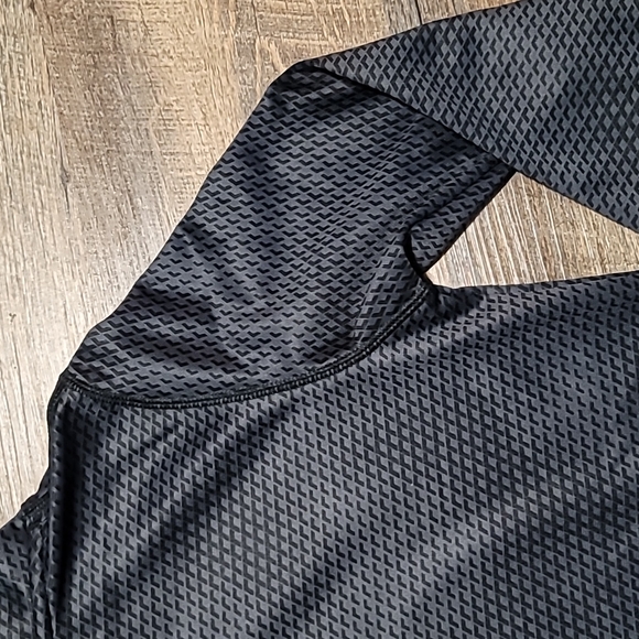 Like new Under Armor storm hoodie sweatshirt metallic gray/ black size Y MED - Picture 15 of 16